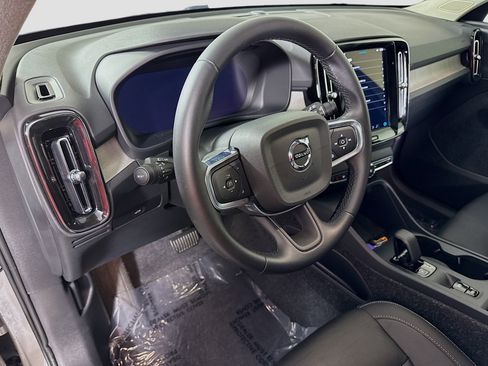 Used 2025 Volvo XC40 B5 Core image 23