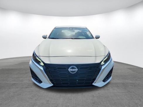 Used 2025 Nissan Altima 2.5 SL FWD image 2