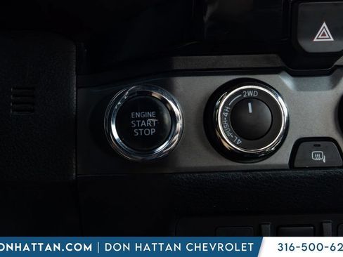 Used 2018 Toyota Tacoma TRD Sport AWD/4WD image 10