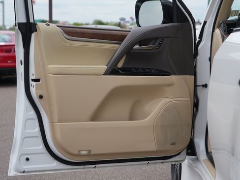 Used 2016 Lexus LX 570 4WD w/ Luxury Package image 14