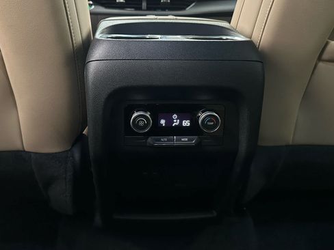 Used 2025 Buick Enclave Preferred AWD/4WD image 38
