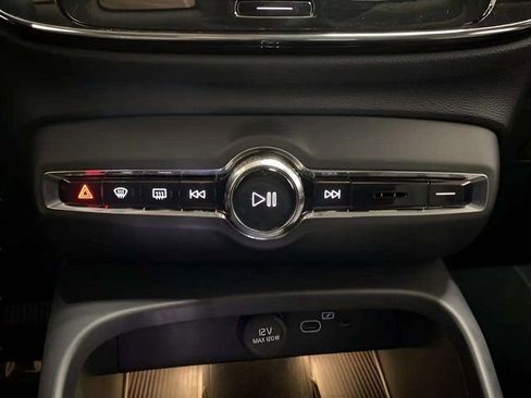 Used 2025 Volvo XC40 B5 Plus AWD/4WD image 51