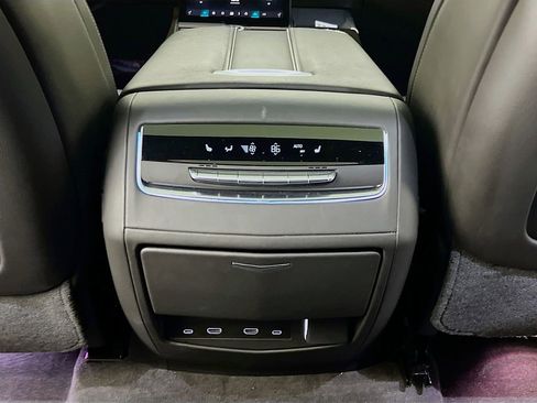 Used 2025 Cadillac Escalade ESV Sport Platinum w/ LPO, ONYX Package AWD/4WD image 30