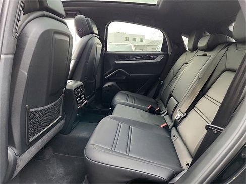 Used 2024 Porsche Cayenne Coupe image 12