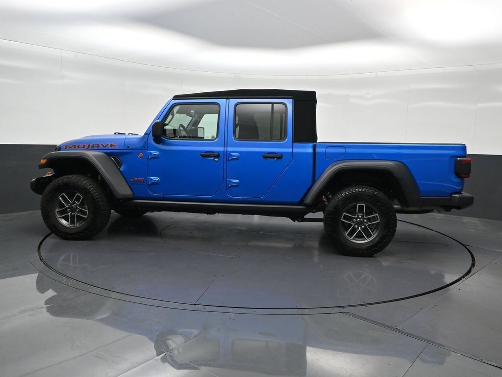 Used 2024 Jeep Gladiator Mojave AWD/4WD image 2