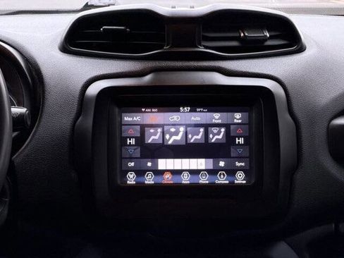 Used 2018 Jeep Renegade Latitude image 16