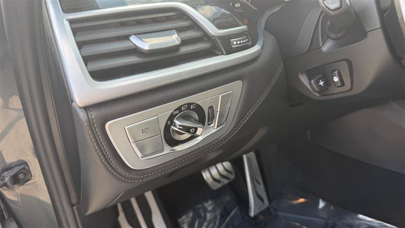 Used 2018 BMW 750i RWD image 32