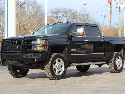 Used 2017 Chevrolet Silverado 2500 High Country image 3