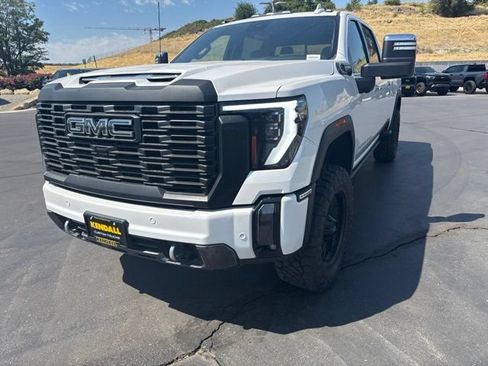 Used 2024 GMC Sierra 2500 Denali Ultimate AWD/4WD image 3