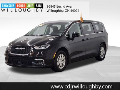 Used 2024 Chrysler Pacifica Touring-L