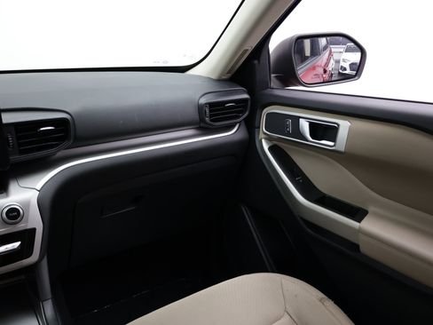 Used 2020 Ford Explorer XLT RWD image 32