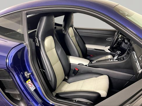 Used 2023 Porsche 718 Cayman RWD image 10
