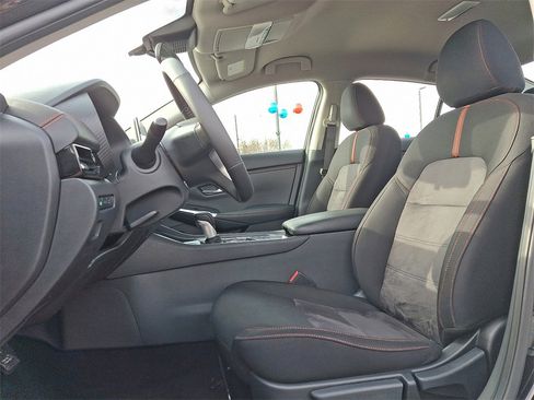 Used 2025 Nissan Sentra SR image 13