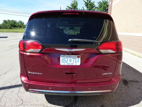 Used 2020 Chrysler Pacifica Limited FWD image 7