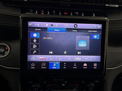 Used 2023 Jeep Grand Cherokee L Limited image 18