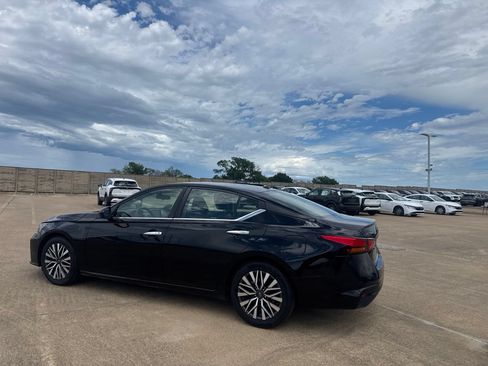 Used 2023 Nissan Altima 2.5 SV FWD image 13
