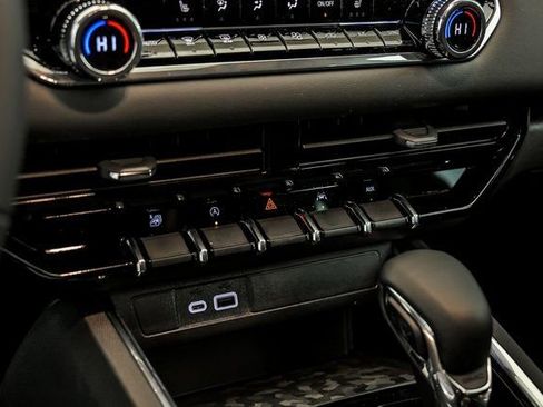 New 2026 GMC Canyon Elevation w/ Convenience Package image 15