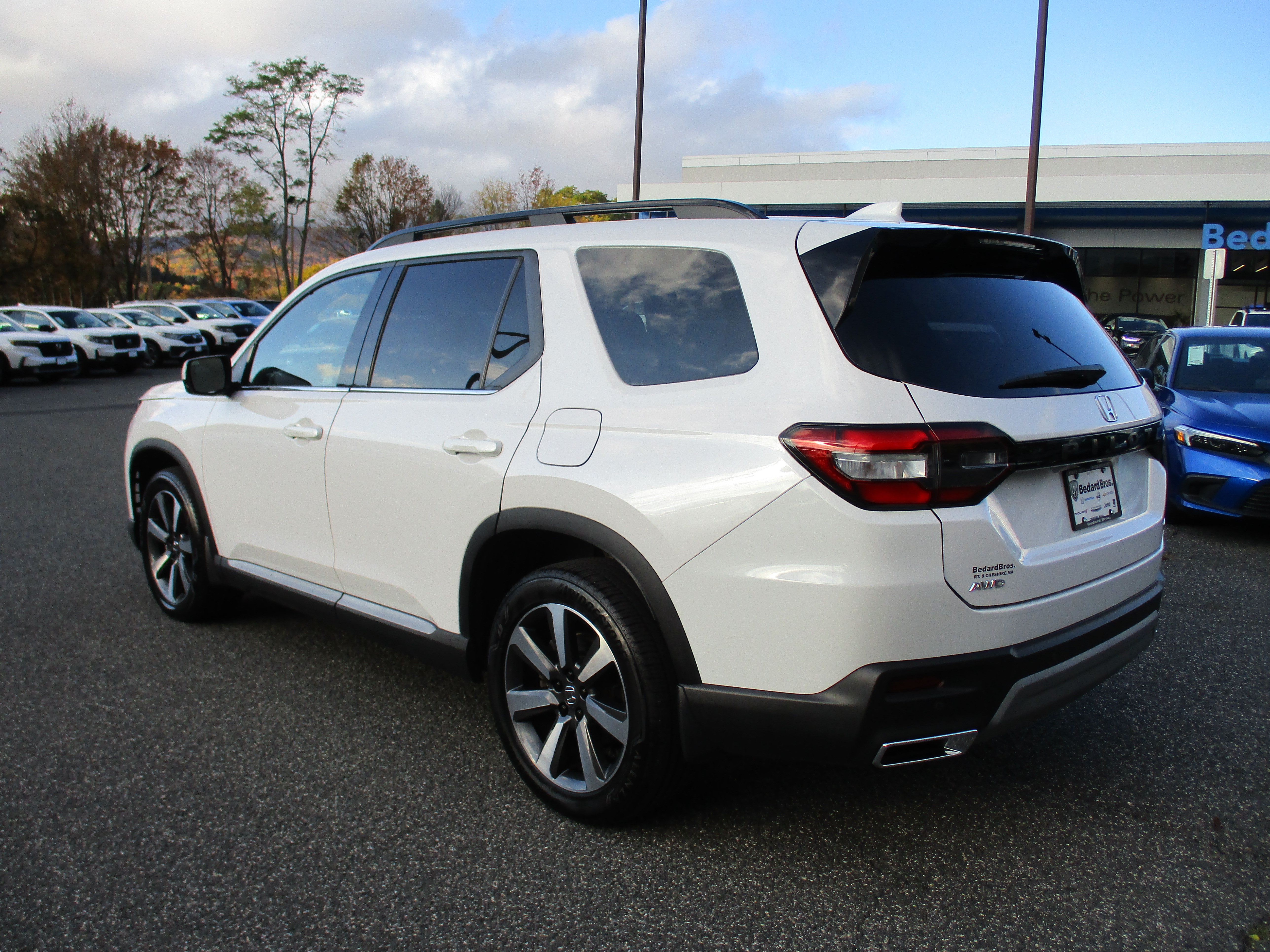 Certified 2024 Honda Pilot Touring image 7