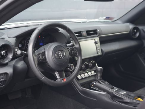 Used 2023 Toyota GR86 RWD image 17