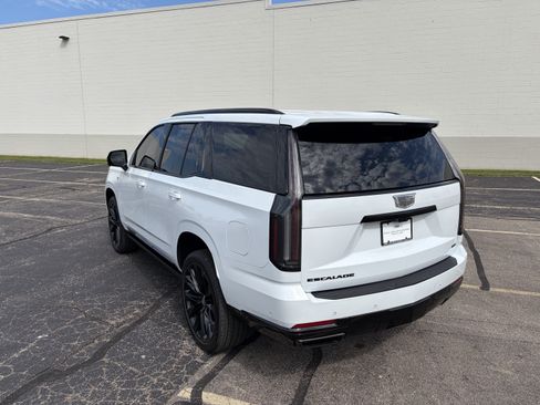 Used 2026 Cadillac Escalade Platinum Sport w/ LPO, ONYX Package AWD/4WD image 4