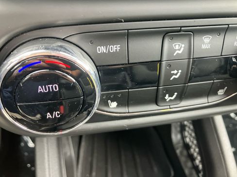 Used 2021 Chevrolet TrailBlazer LT w/ Convenience Package FWD image 14