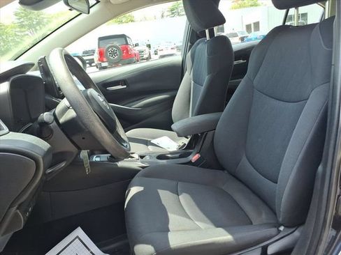 Used 2020 Toyota Corolla LE FWD image 12