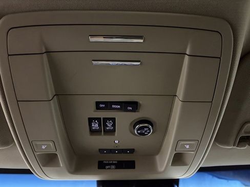 Used 2018 GMC Yukon XL Denali image 38