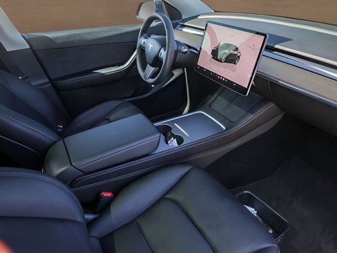 Used 2022 Tesla Model Y Long Range AWD/4WD image 26