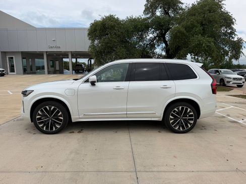 Certified 2026 Volvo XC90 T8 Ultra AWD/4WD image 3