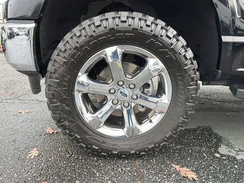 Used 2023 Ford F150 Lariat w/ Trailer Tow Package image 9