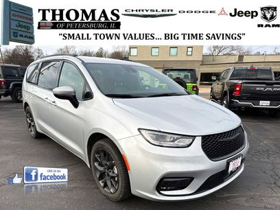 Used 2023 Chrysler Pacifica Touring-L w/ S Appearance Package