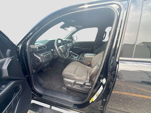 Used 2025 Toyota Tacoma SR AWD/4WD image 26