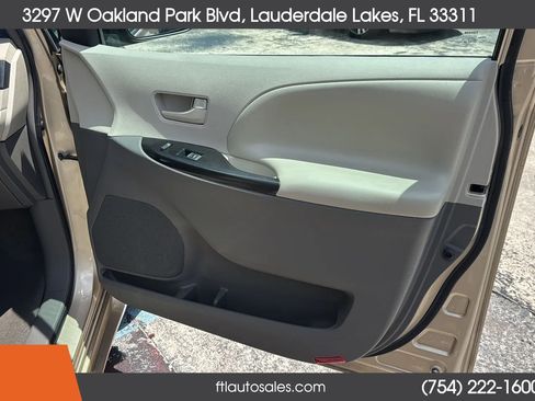 Used 2012 Toyota Sienna LE FWD image 38