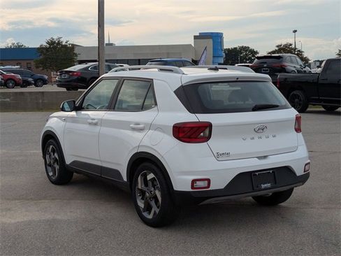 Used 2024 Hyundai Venue SEL image 5