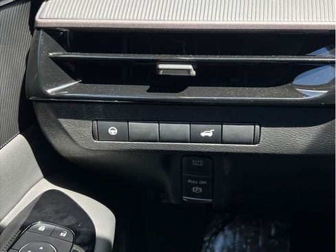 Used 2025 Nissan Murano SV FWD image 19