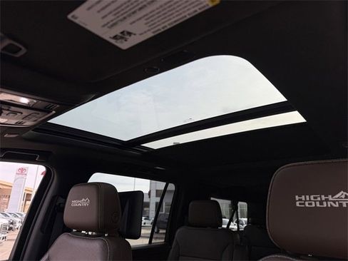 Used 2021 Chevrolet Suburban High Country image 25