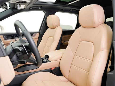 Certified 2026 Porsche Cayenne AWD/4WD image 9