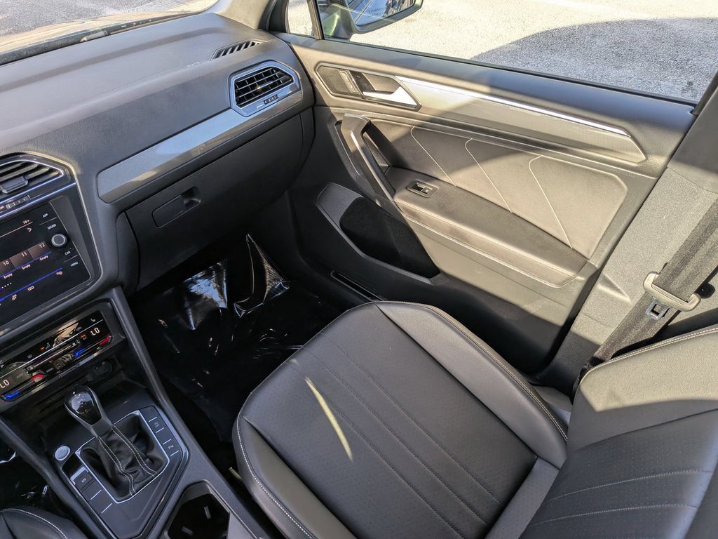 Certified 2022 Volkswagen Tiguan SE R-Line FWD image 14