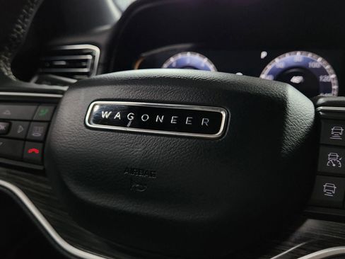 Used 2023 Jeep Wagoneer L Series II image 32