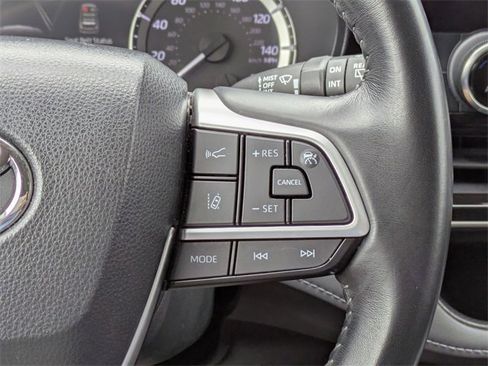 Used 2023 Toyota Highlander LE image 26