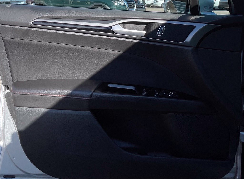 Used 2014 Ford Fusion SE FWD image 29
