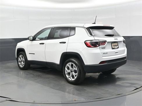 Used 2025 Jeep Compass Sport image 6
