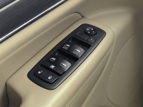 Used 2019 Jeep Grand Cherokee Limited w/ Luxury Group II image 16