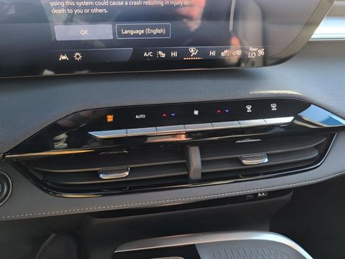 Used 2025 Buick Enclave Preferred image 18