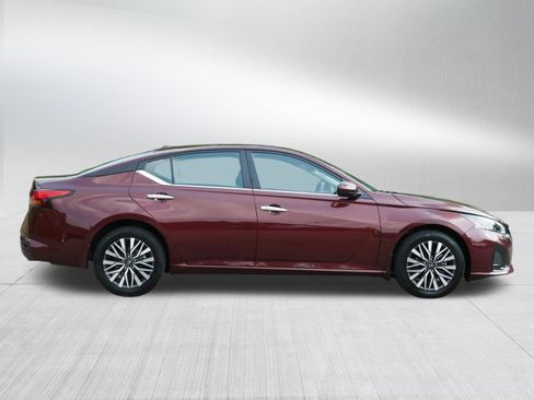 Certified 2023 Nissan Altima 2.5 SV w/ SV Premium Package AWD/4WD image 8