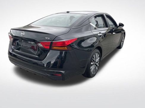 Used 2024 Nissan Altima 2.5 SV FWD image 8