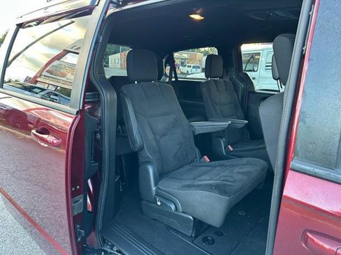 Used 2019 Dodge Grand Caravan SE FWD image 19