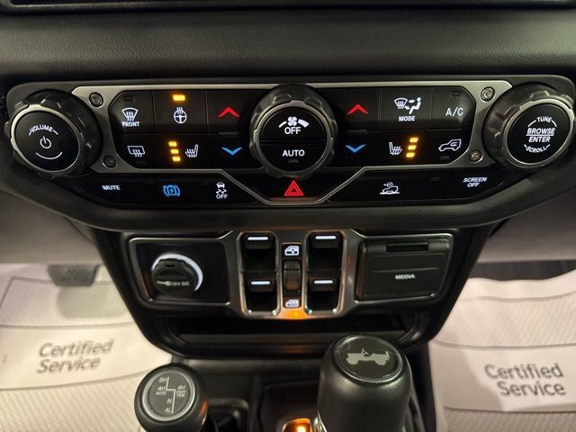 Used 2024 Jeep Wrangler Unlimited Sahara AWD/4WD image 17