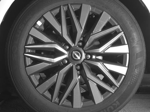 Used 2025 Nissan Altima 2.5 SV FWD image 14