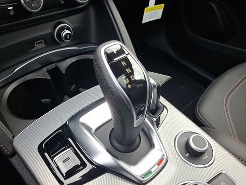 New 2025 Alfa Romeo Stelvio Sprint image 7